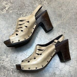 Stylish Tan Women's Heeled Sandals